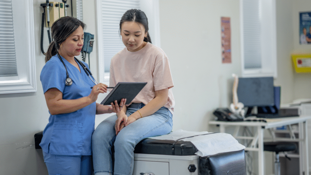A Physical Therapist in Austin Texas explains to a patient Why Women’s Pain Is Different Than Men’s And Should Be Treated Differently In PT